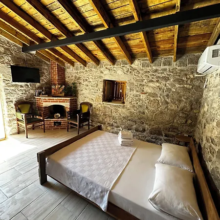 Vasvija Hotel *