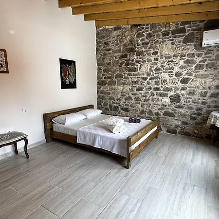 Vasvija Hotel *